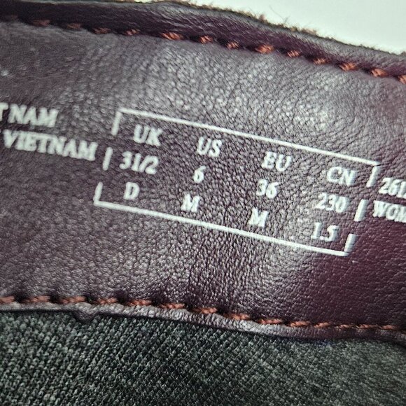 Clarks Avington Swan Purple Suede Gathered Scrunch Ankle Boot US 6 - Picture 7 of 9